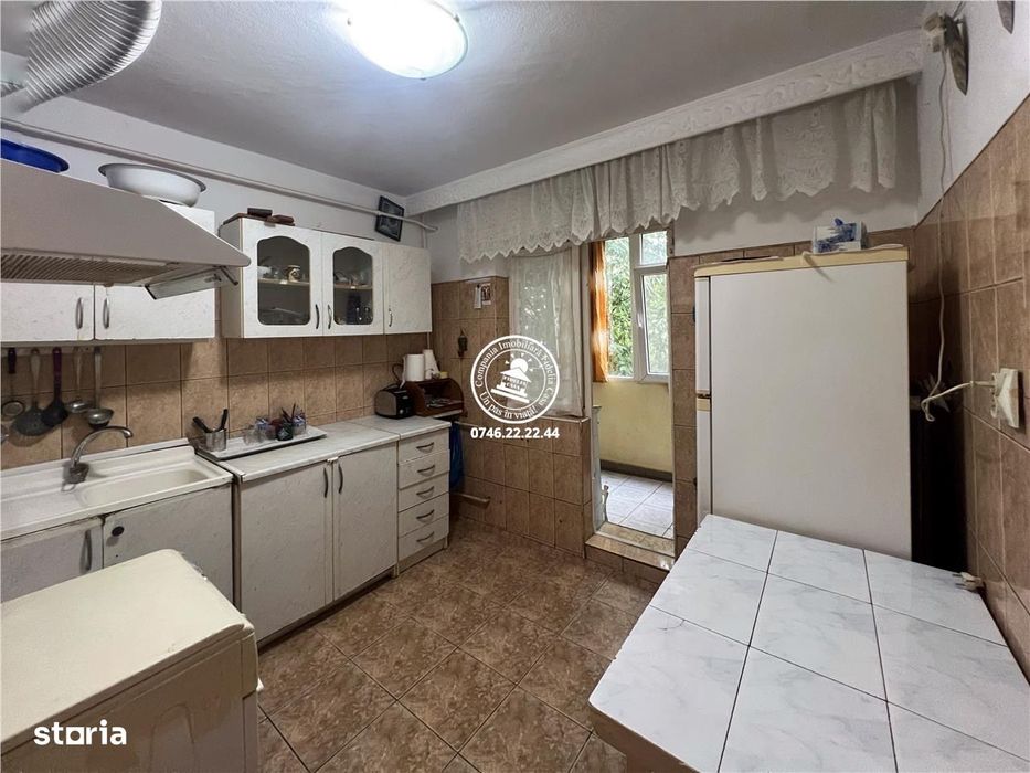 Apartament decomandat cu 3 camere și 2 băi la etajul 3 din 4