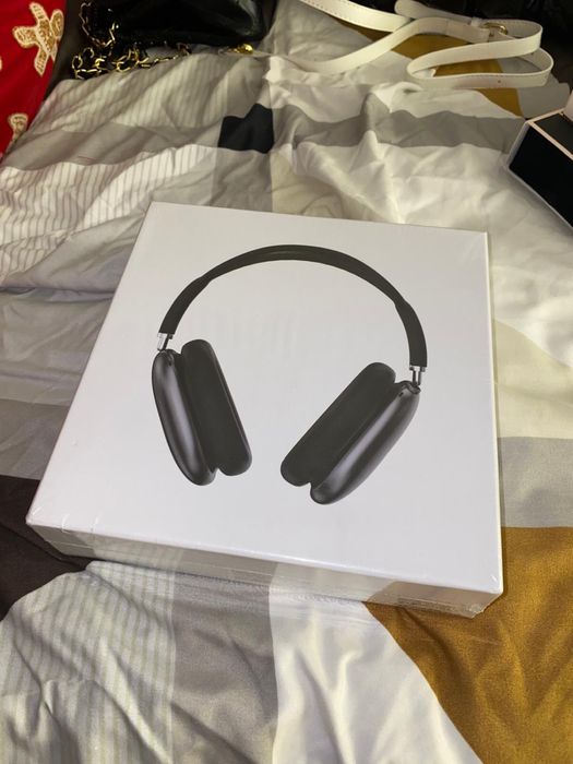 Casti moderne sigilate negre