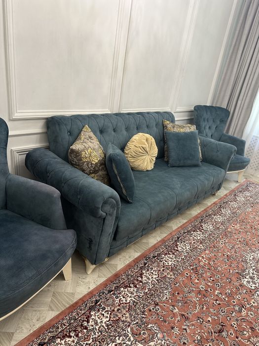 Продам диван и два кресла