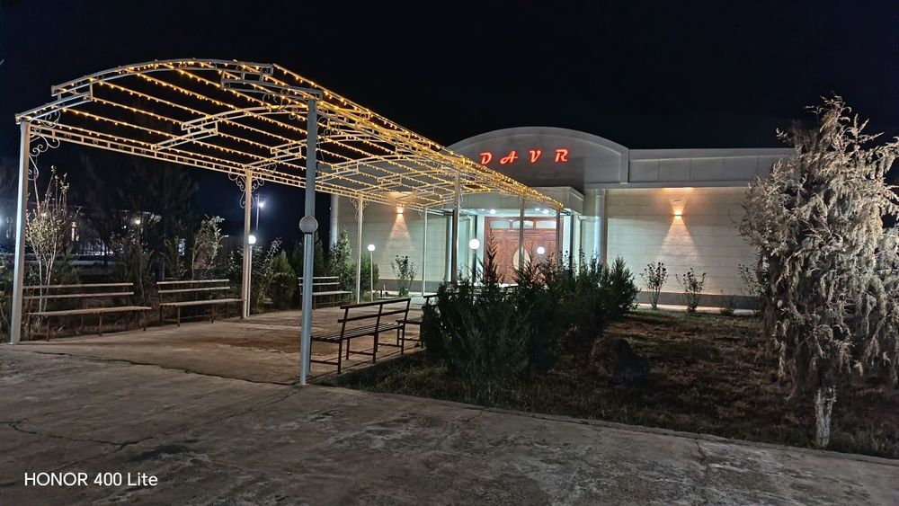 To'yxona sotiladi. Bo'ston shaharchasi. To'yxona + choyxona + moyka