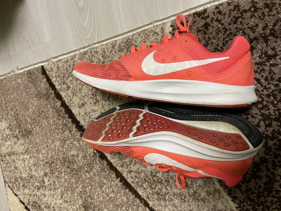 Nike обувки нови