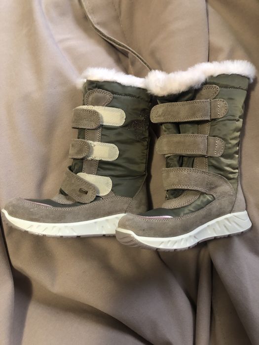 Vand cizmulite fetita