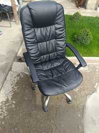 Продам офисные кресла