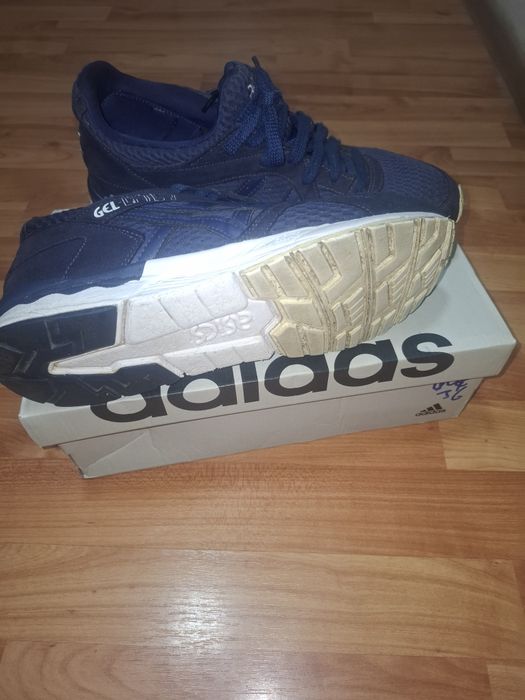 Pantofi sport Asics 42,5