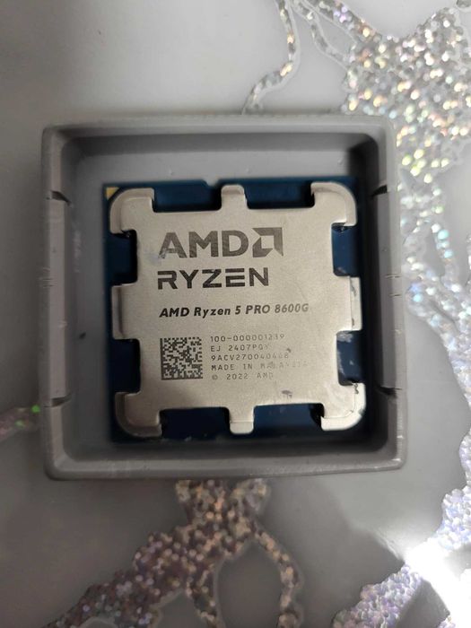 Процесор AMD Ryzen 5 Pro 8600G