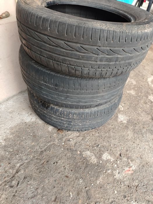 Vand 3 cauciucuri