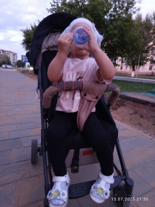 Продам прогулочную коляску ining baby