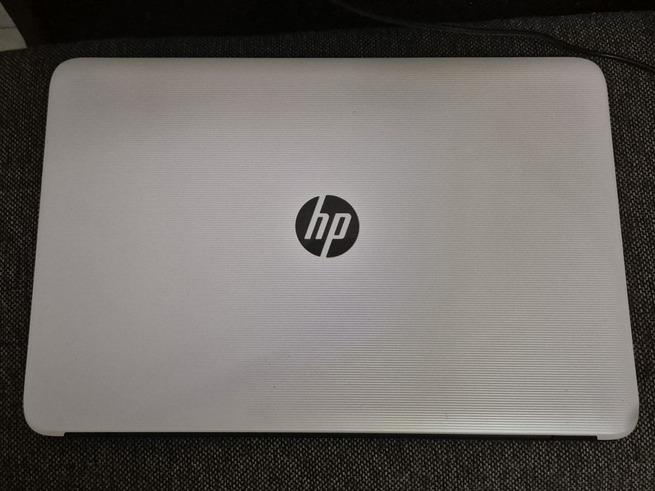 vand laptop alb Hp 15 81F0..15.6"..i3..8 Gb..Hard 1 Tb..impecabil