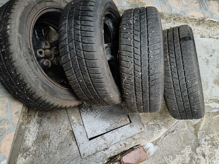 Vand 4 jante cu anvelope de iarna