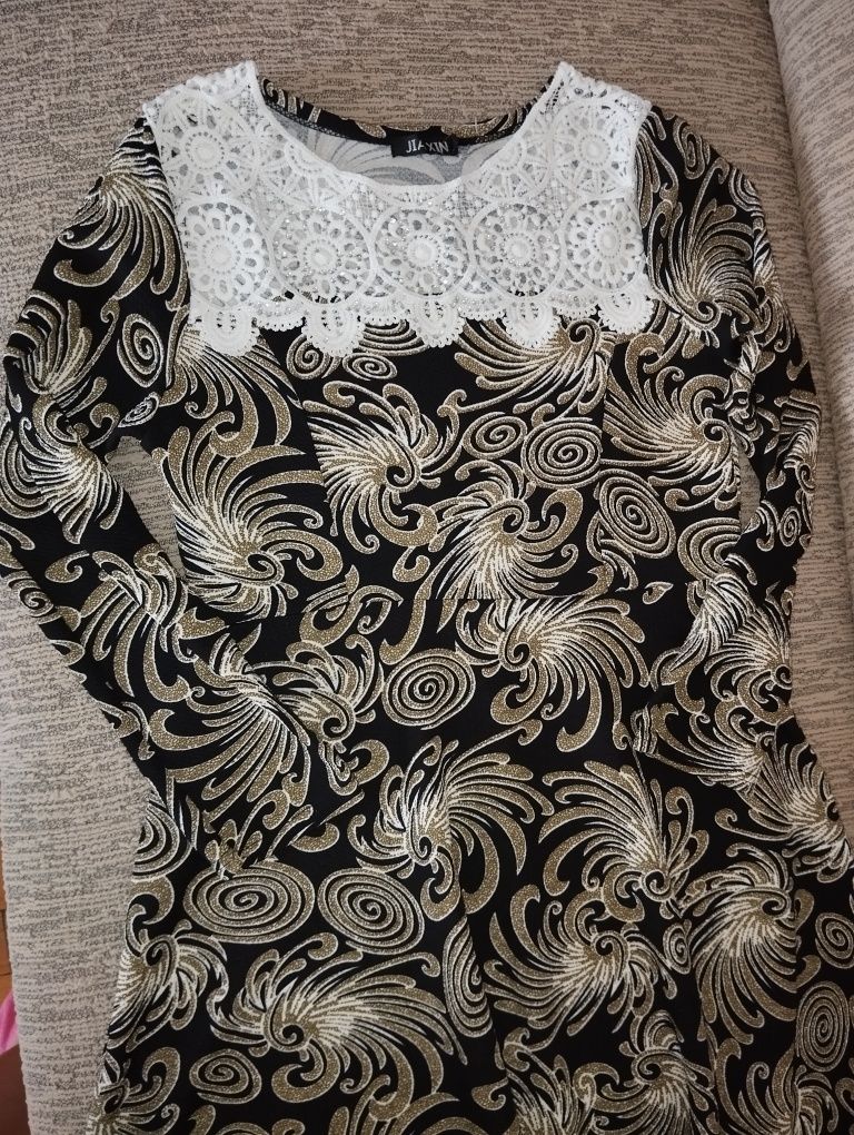 Rochie cu guler alb
