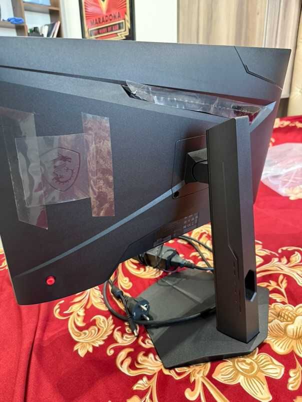 Продавам gaming монитор MSI G244F E2