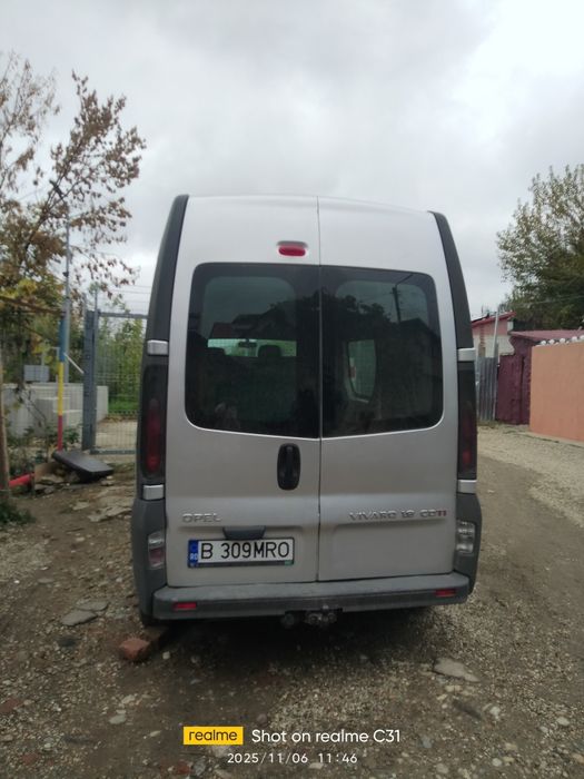 Vând Opel vivaro model maxi