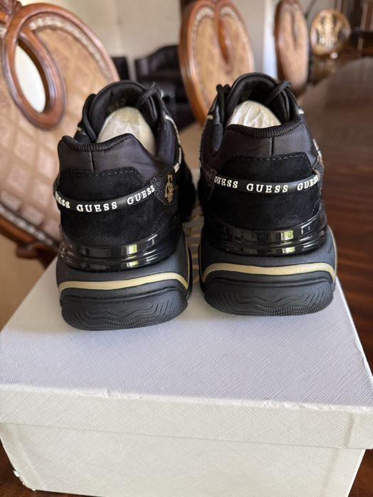 Сникърси/маратонки/обувки Guess-оригинални!