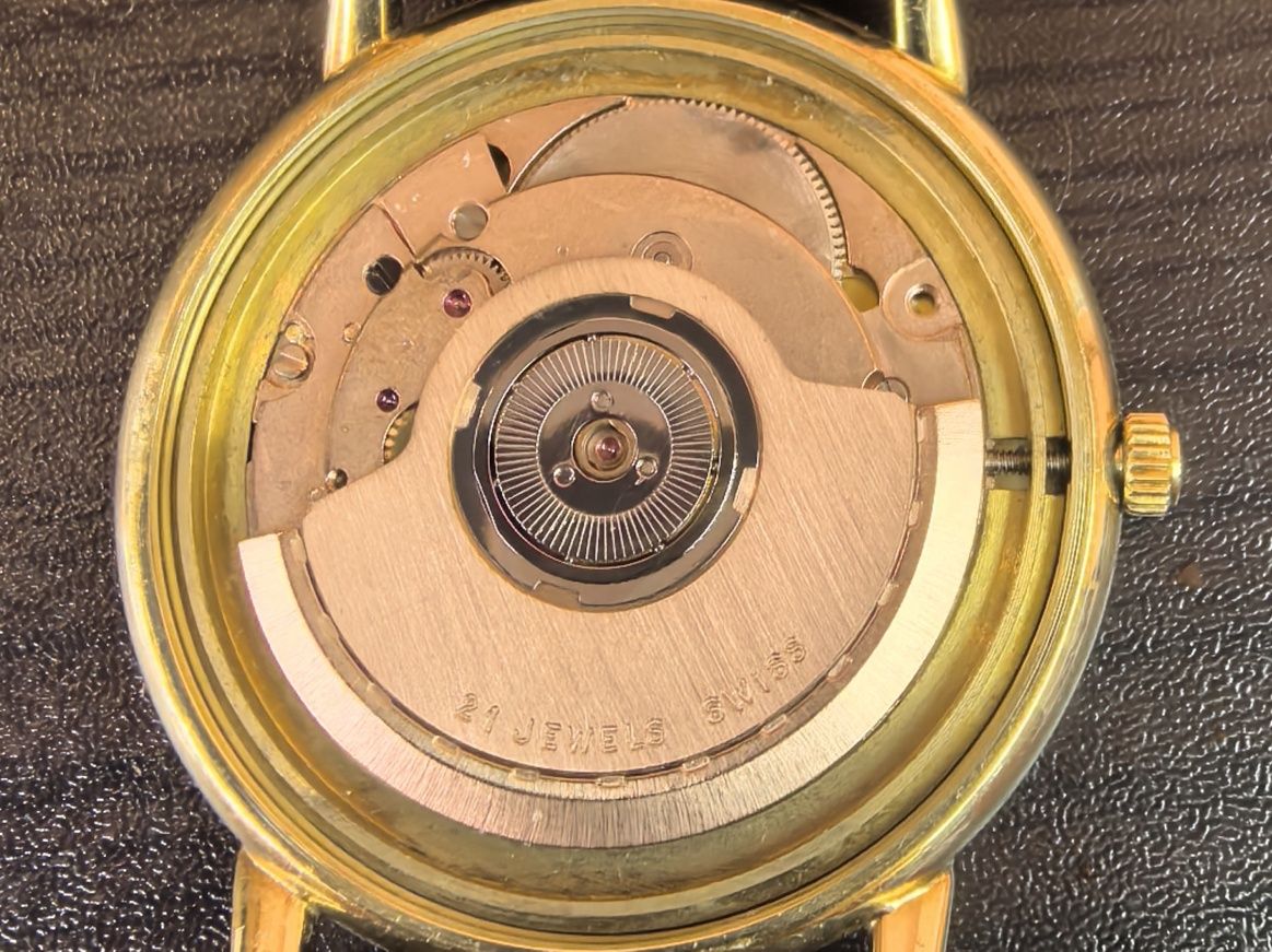 Продава Златен швейцарски ZUBLIN,Automatic,Swiss Made. 
Це
