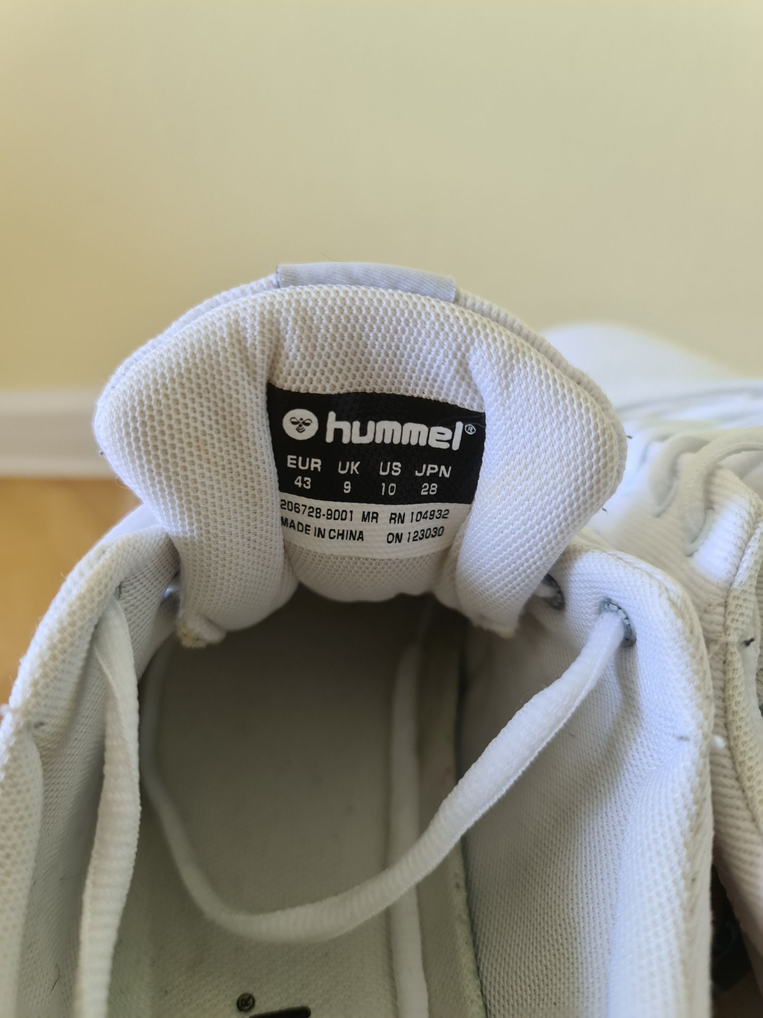 Бели спортни обувки / кецове Hummel Essen 43 номер