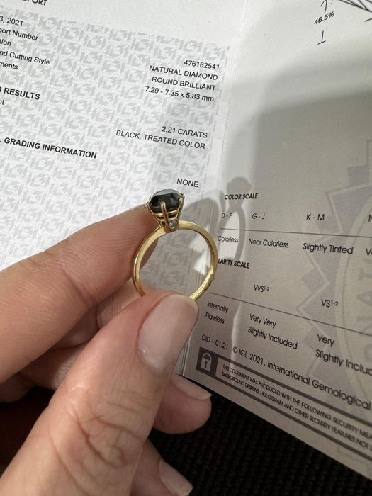 Vand inel diamant negru cu certificat IGI