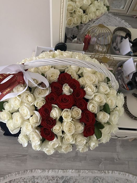 Продам шикарный букет. Собирали вчера вечером.