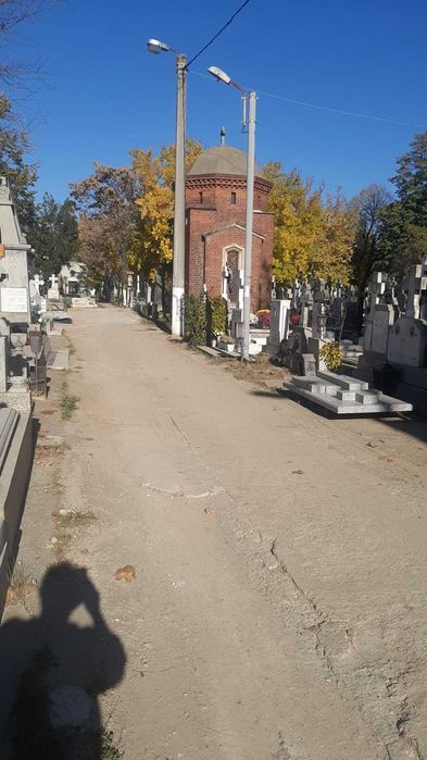 Loc veci Sfânta Vineri | Poziție premium, marmură neagră, 35.000 lei