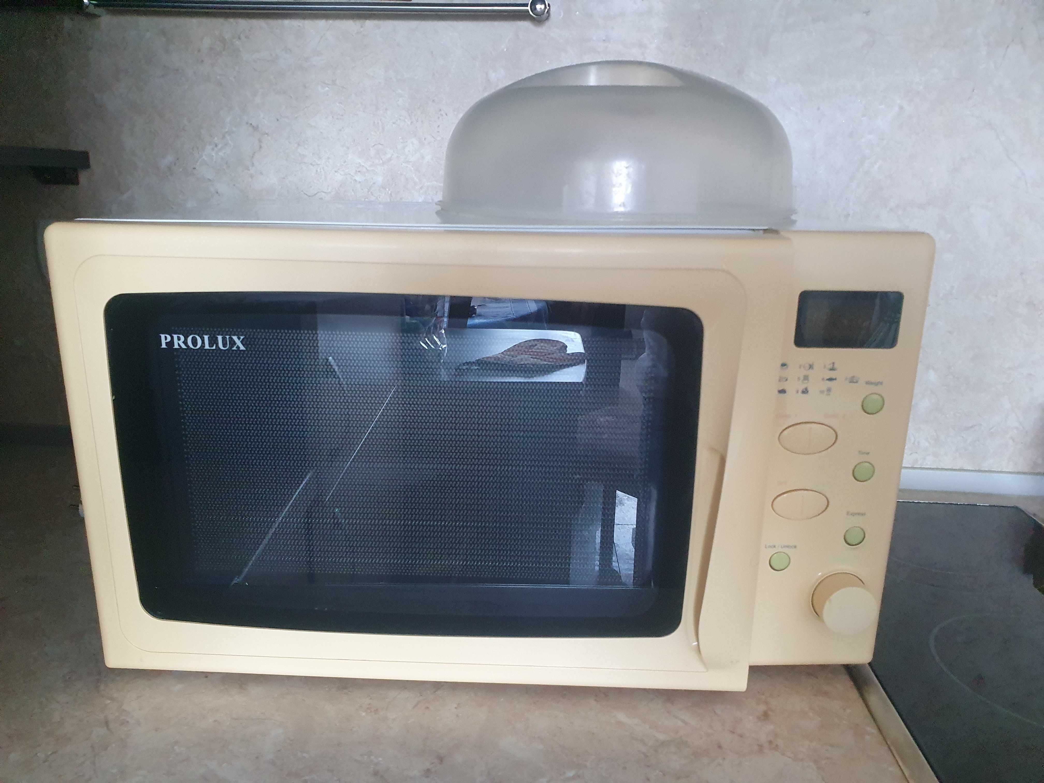 Продавам микровълнова фурна