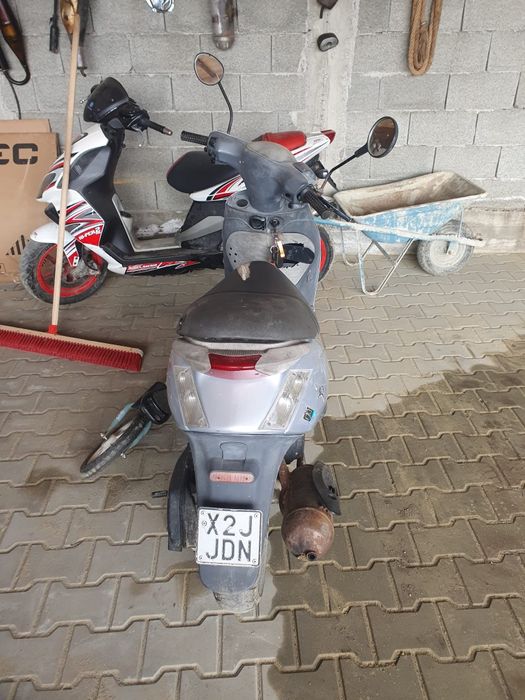 Vând piaggio zip 4t