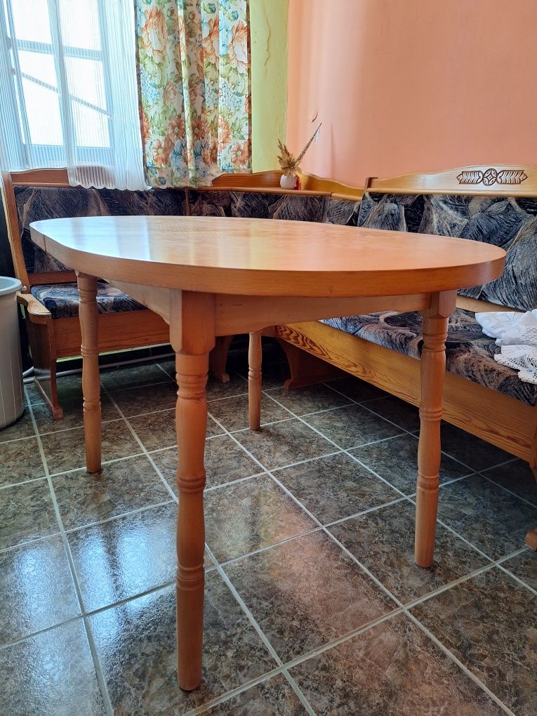 Дървена маса със 3 стола