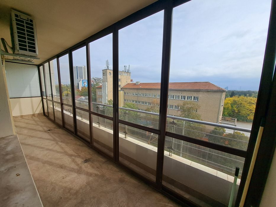 Дава се под наем Тристаен апартамент в София, Лозенец - 146 кв.м за 1050 € - Снимка #8