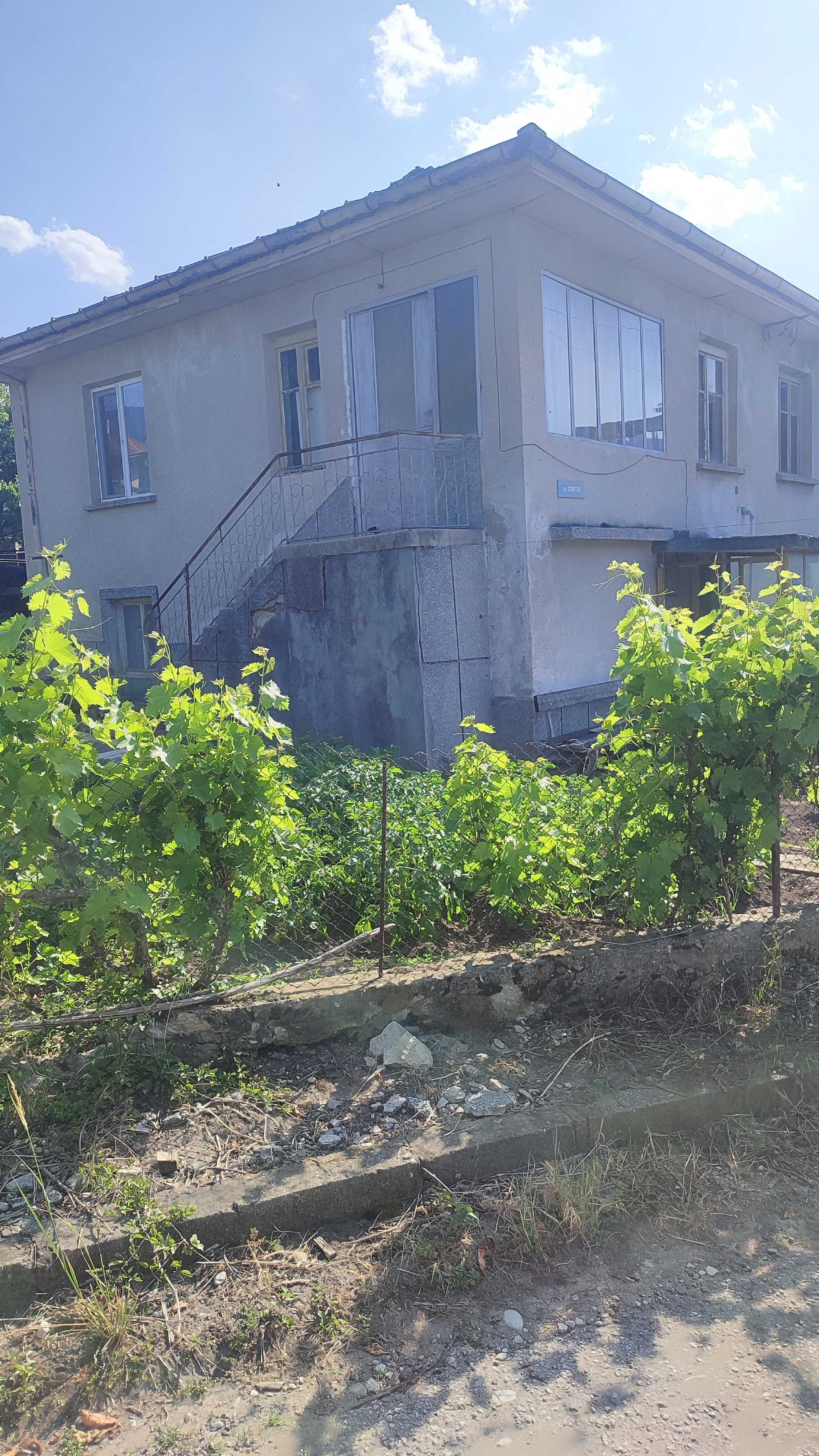 Продавам къща в село Хвойна