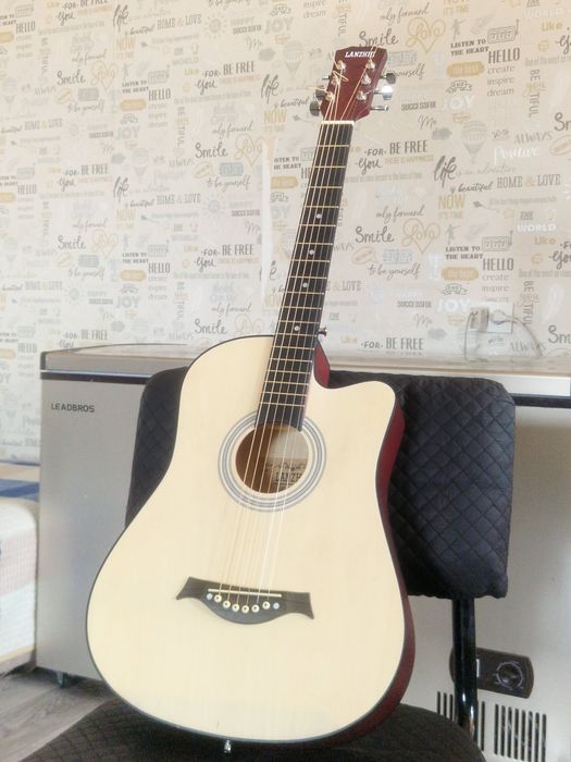 Гитара акустическая+новые струны и чехол