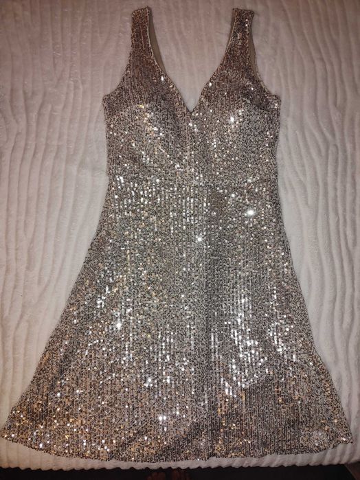 Рокля с пайети. Нова. Размер S. Цена 40лв