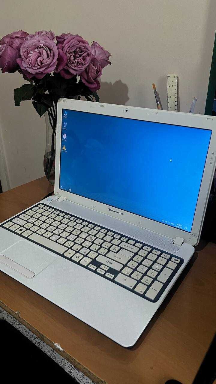 Ноутбук сотилади Packard Bell