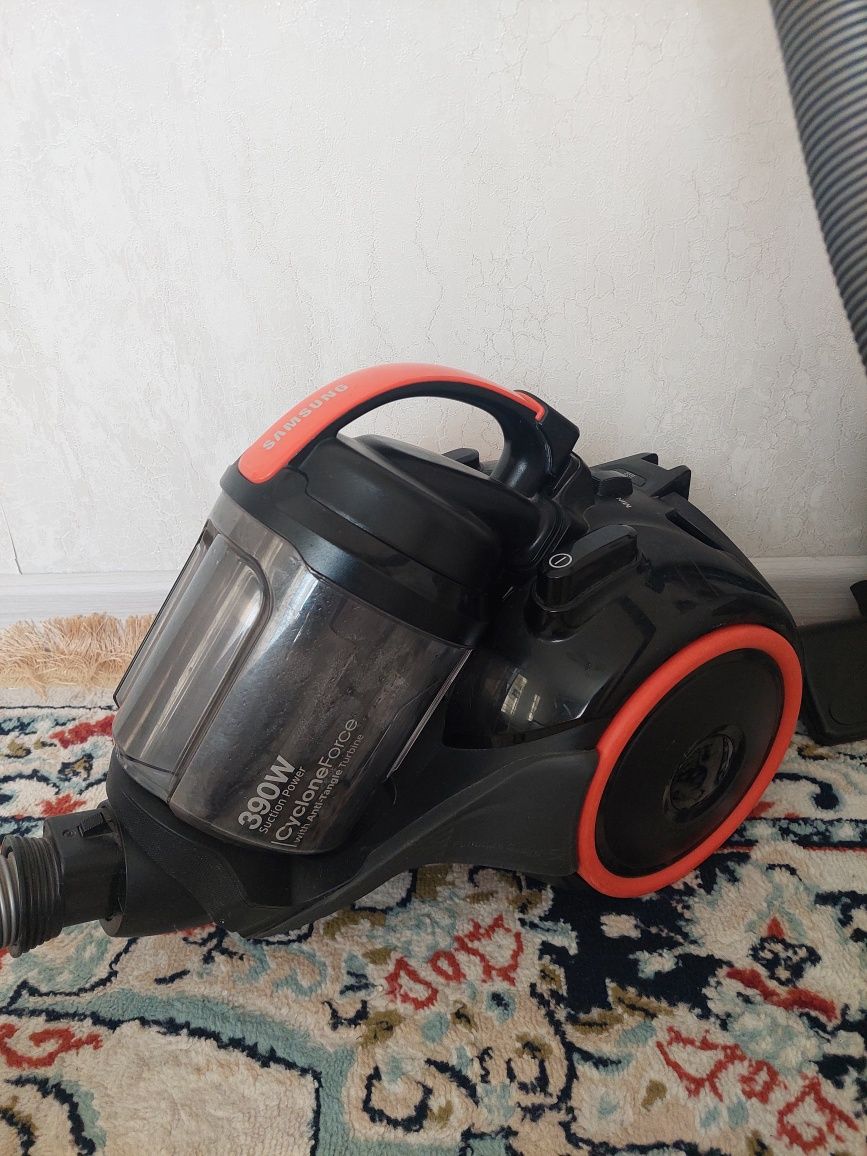 Пылесос Samsung 390W CycloneForce
