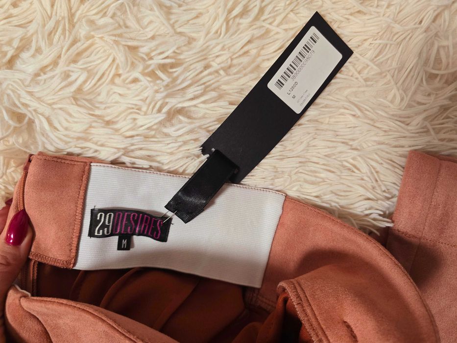 Чисто нов панталон на 29desires