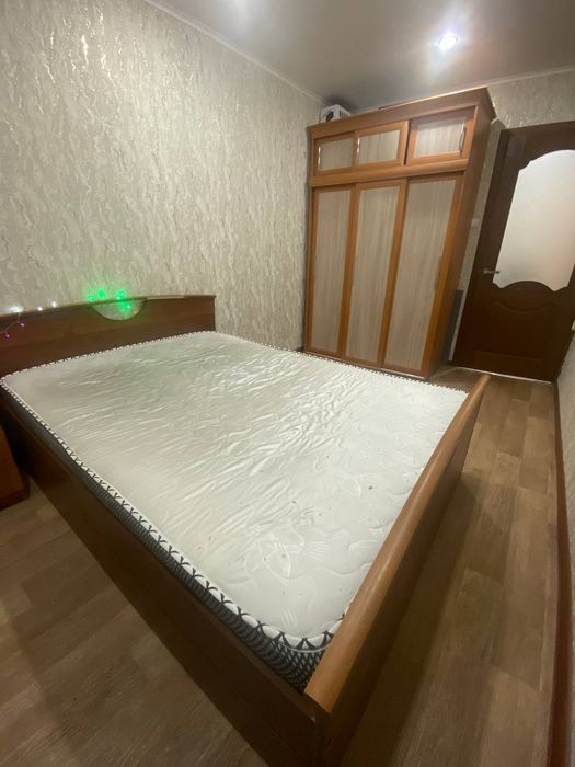 Кровать с матрасом