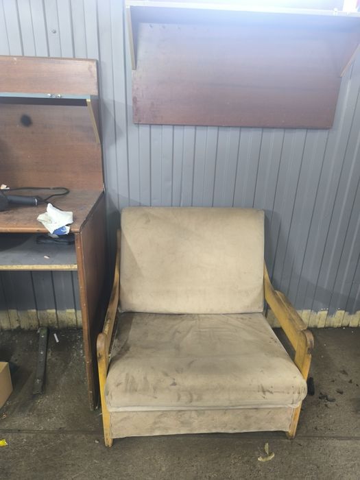 Продам столы стулья для автосервиса