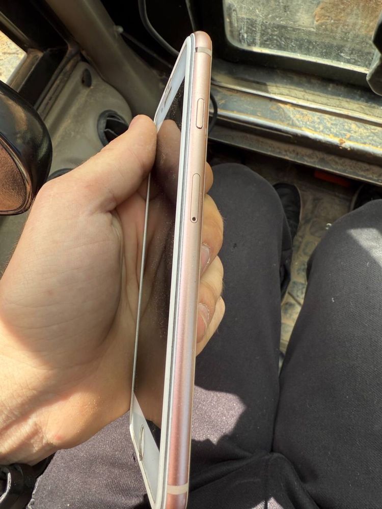 Продам айфон 8 plus в отличном состоянее на 64 гб