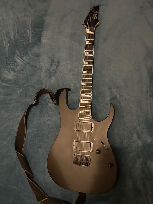 электрогитара ibanez GRG121DX-BKF, в подарок отдам комбик и шнур