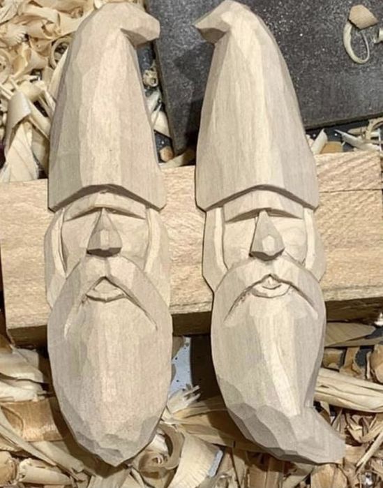Sculpturi și topoare gravate
