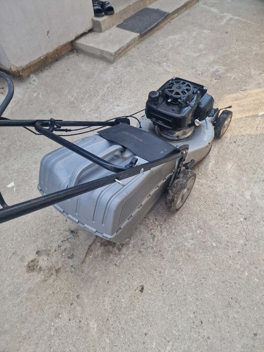 Masina de tuns iarba HONDA pe benzina cu Tractiune si COS 4CP Perfecta