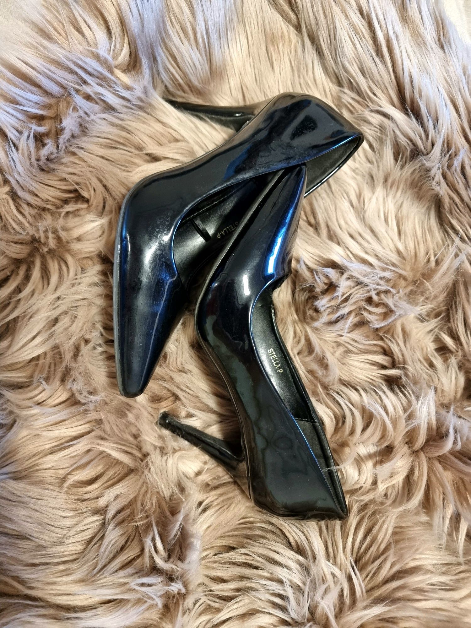 Pantofi stiletto