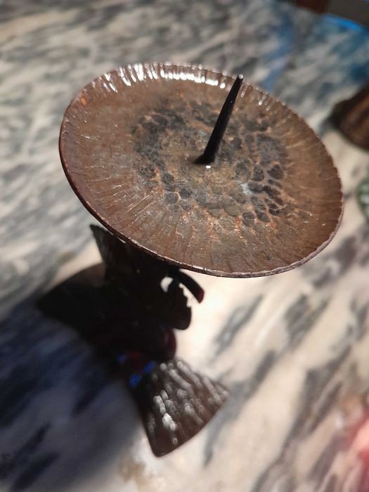 Продавам свещник от ковано желязо