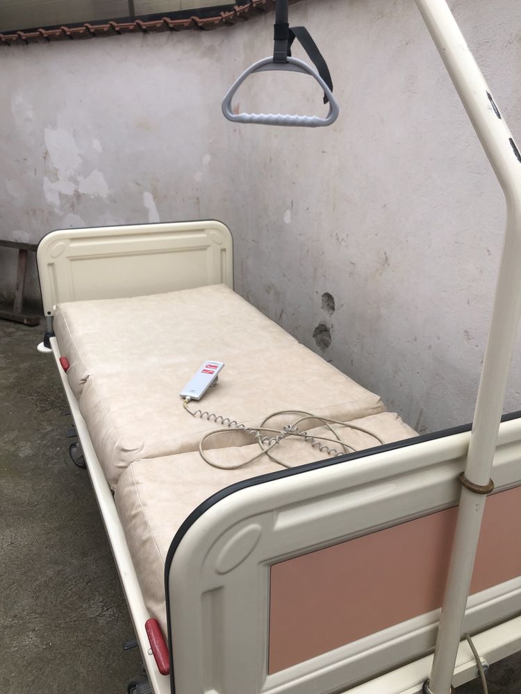 Vand pat de spital pentru bolnavi