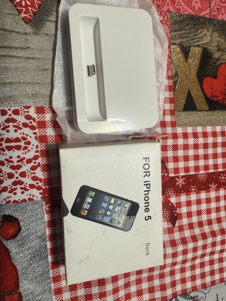 Apple зарядна станция за iphone 5