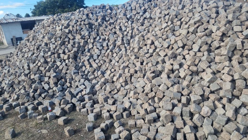 Продавам гранитни павета 10на10