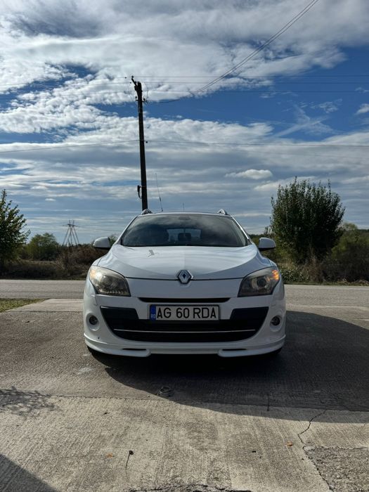 Megane 3 1.9
•Panoramic
• Bluetooth
• Buzunar ascuns