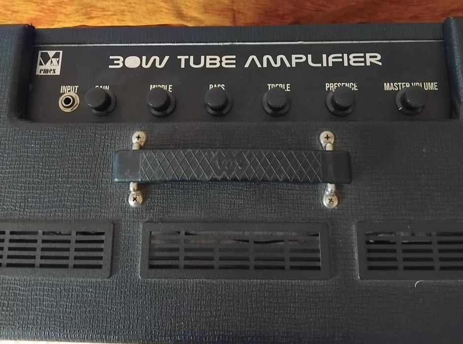 Aplificator  combo chitara 30w- Lampa