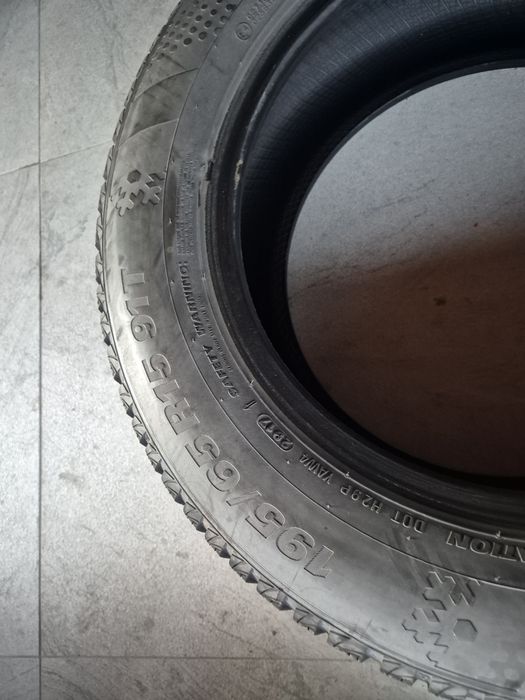 Vând cauciucuri 195/65/15 M+S 2 seturi diferite imp Germania