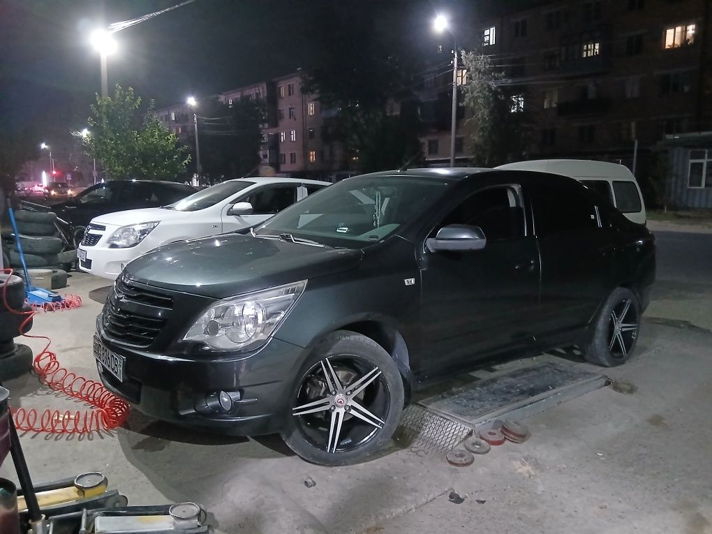 Автомобил Кобалть