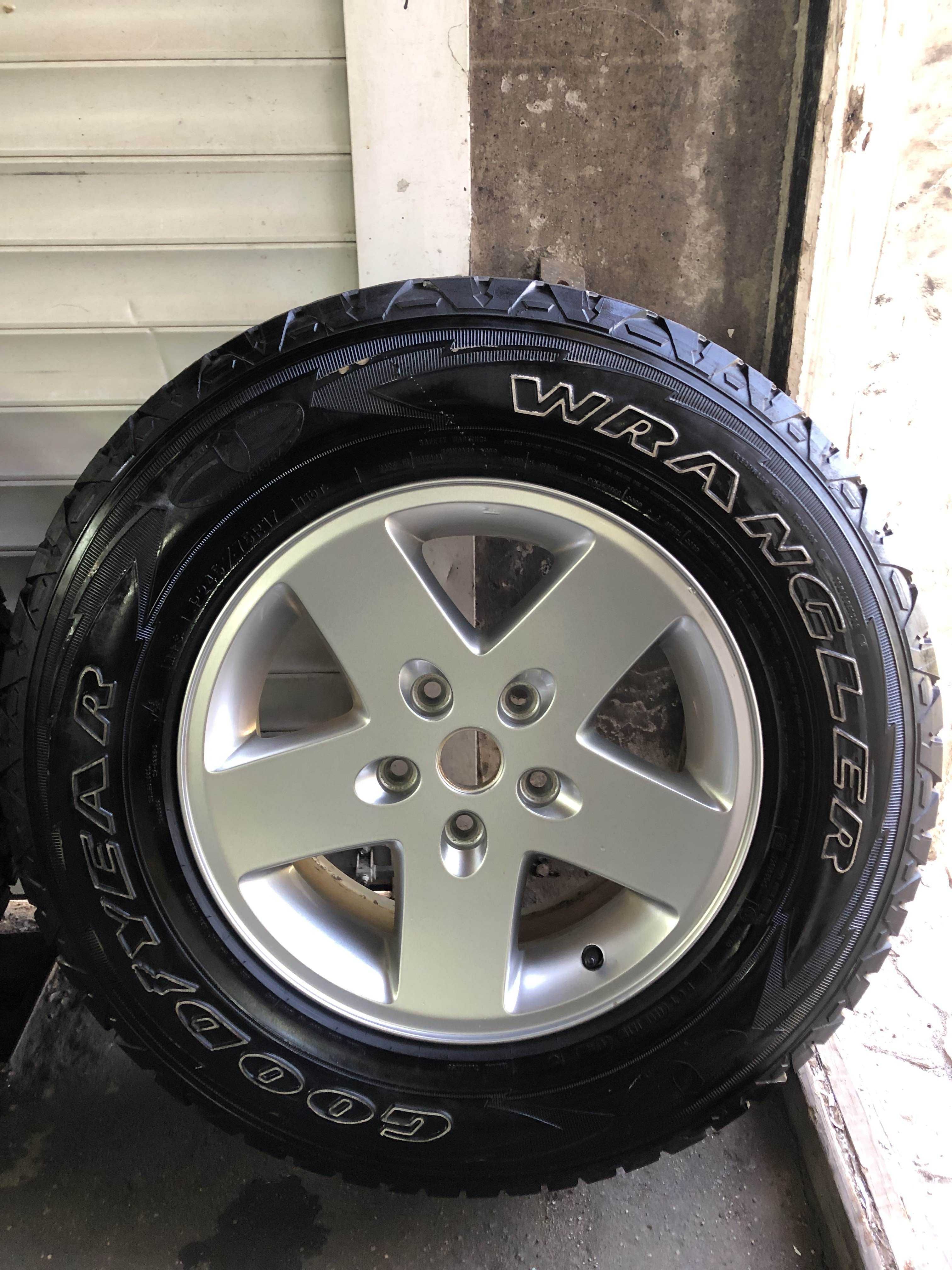 5 броя Джанти с гуми за Jeep Wrangler 245/75 R17