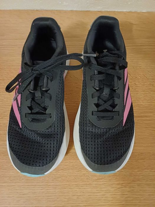 Маратонки адидас в много добро състояние