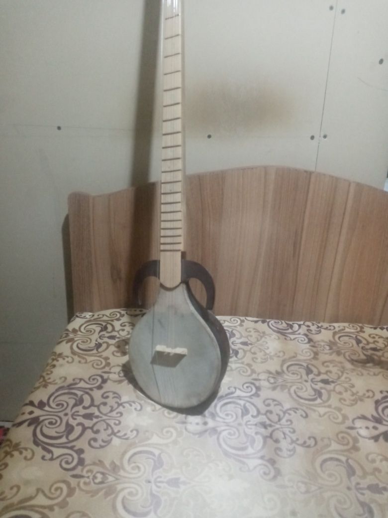 Qashqar rubob sotiladi